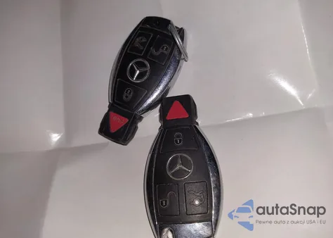 2011 Mercedes-Benz C 300 Luxury 4Matic/Sport 4Matic z USA, uszkodzony, nr VIN WDDGF8BB6BR171110